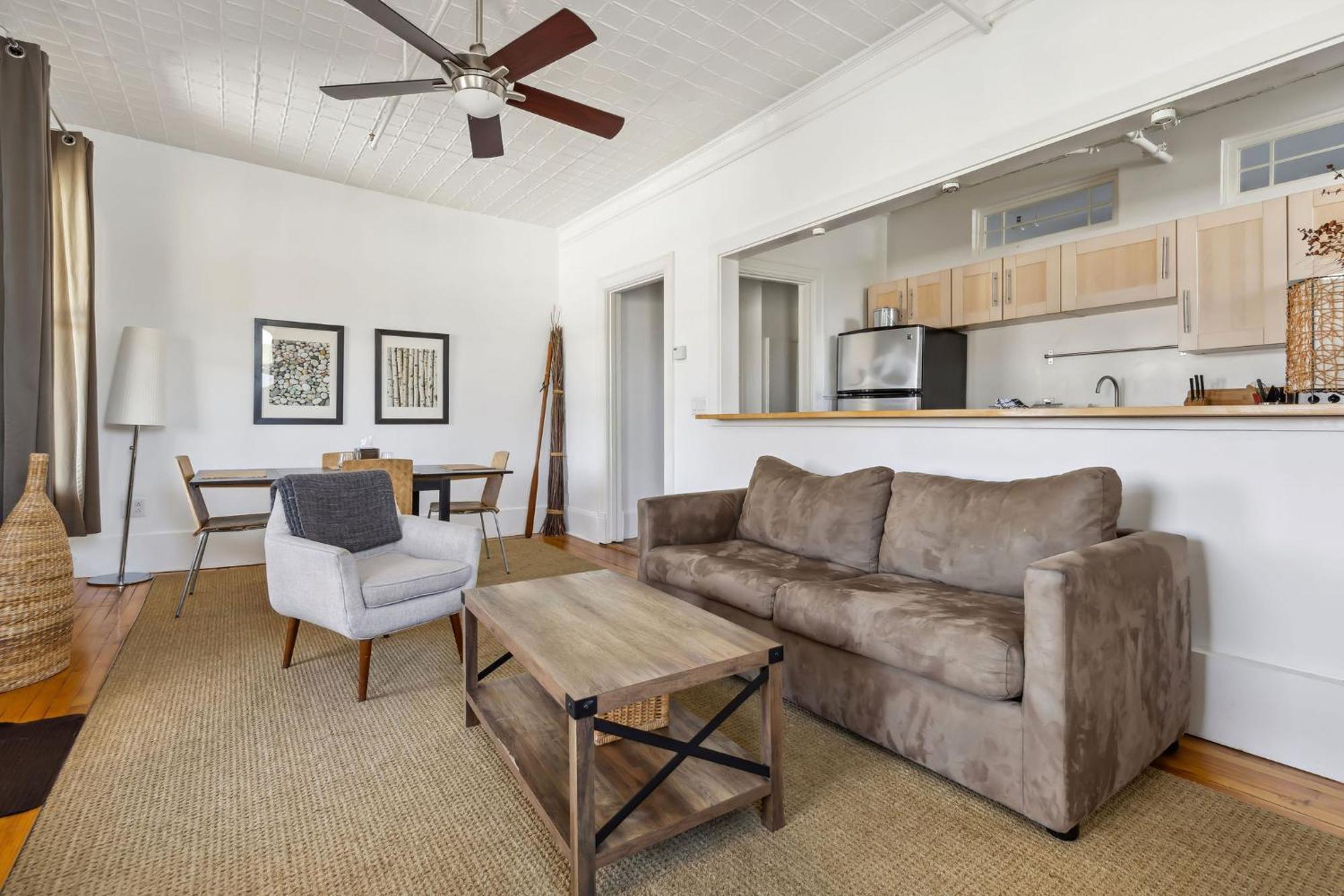 The Haus On Mirror Lake Lake Placid Ruang foto