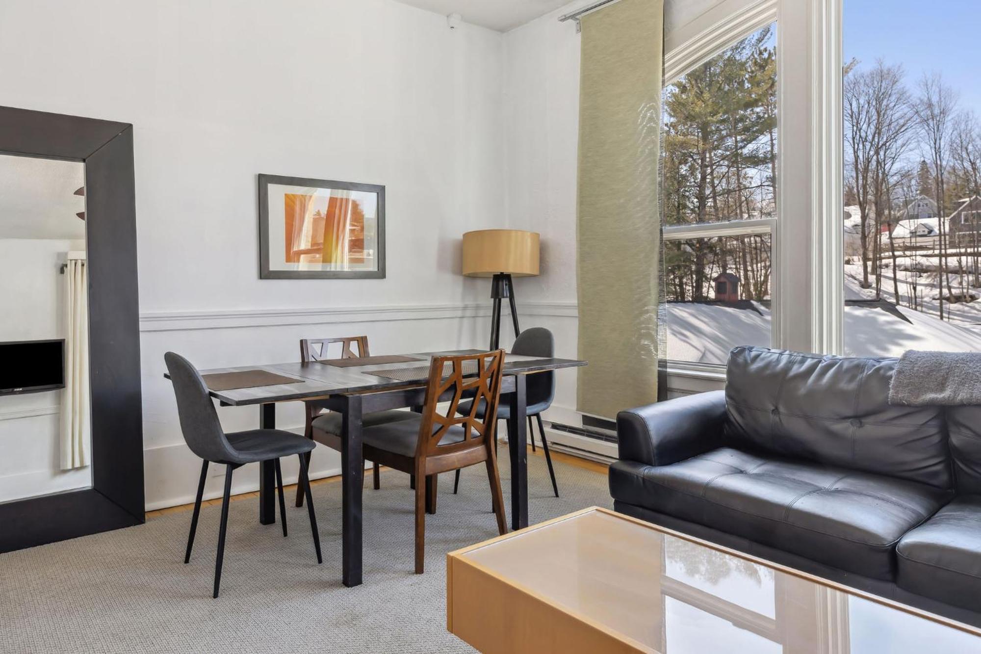 The Haus On Mirror Lake Lake Placid Ruang foto