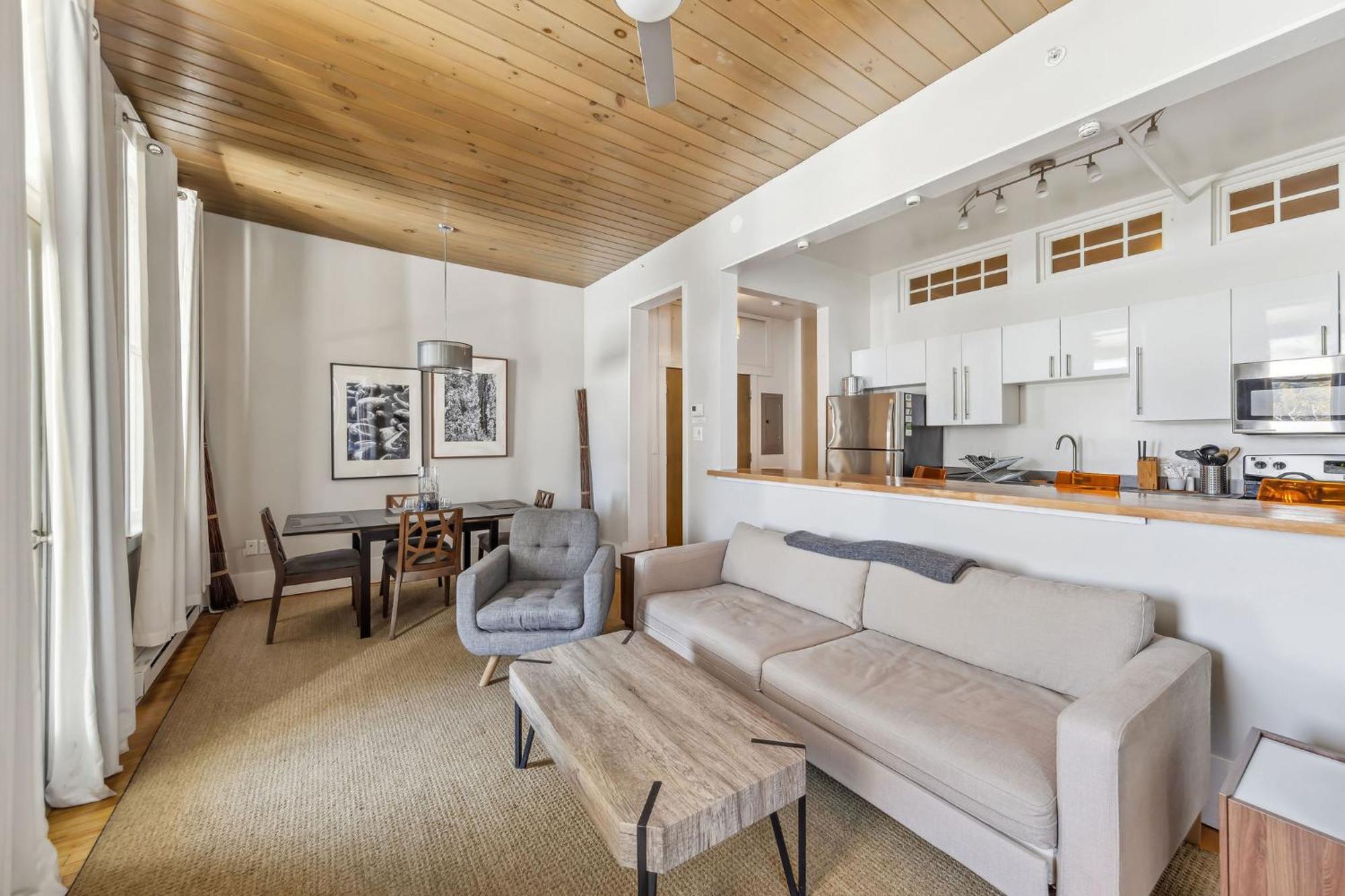 The Haus On Mirror Lake Lake Placid Ruang foto
